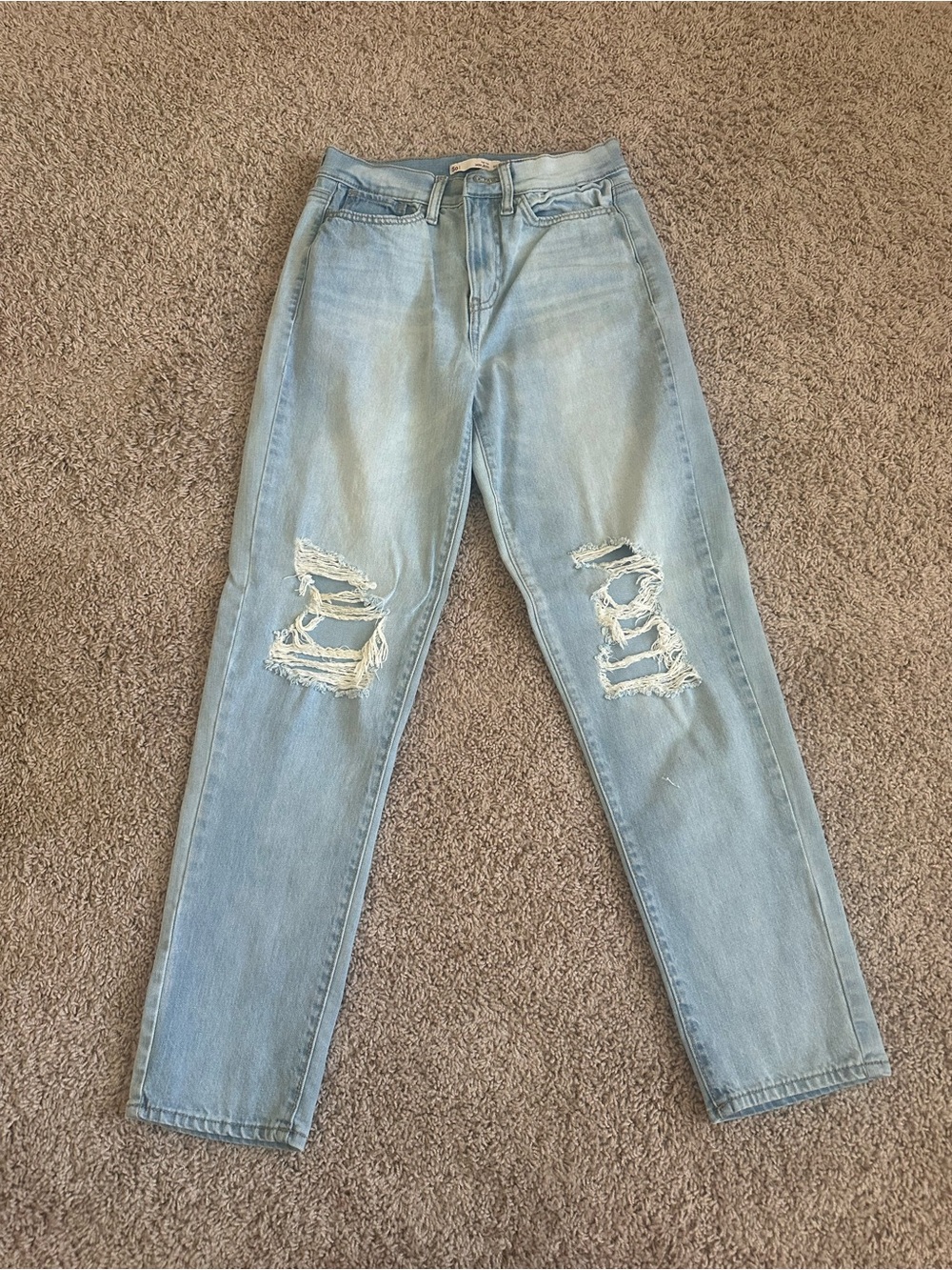 Light Wash Distressed Boyfriend Jeans - Casual Everyday Fit